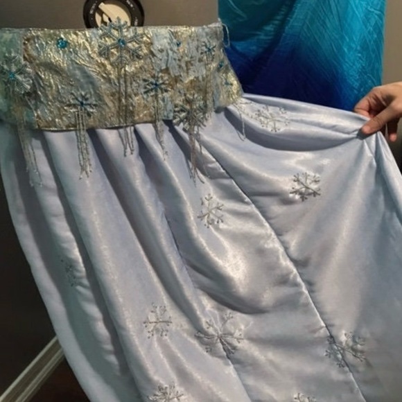 Hand made Belly Dance Costume 36B. 3 piece. Blue and Silver Snowflakes - Picture 3 of 9